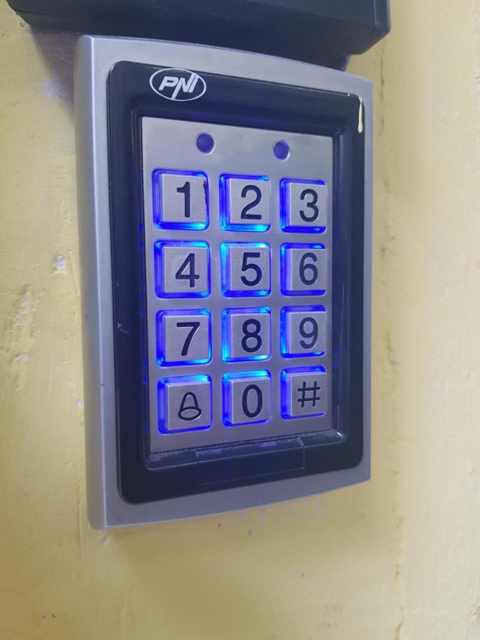 Sleep Inn Hostel Бухарест Экстерьер фото