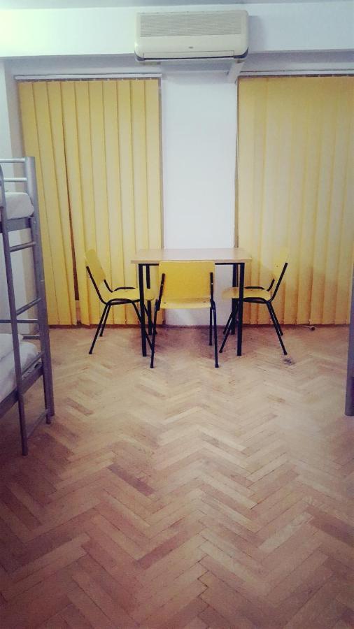 Sleep Inn Hostel Бухарест Экстерьер фото